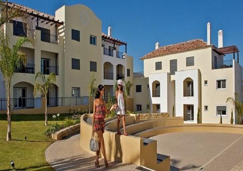 Opomar 2 bed Apt AO By Pola