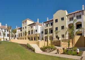 Opomar 2 bed Apt AO By Pola