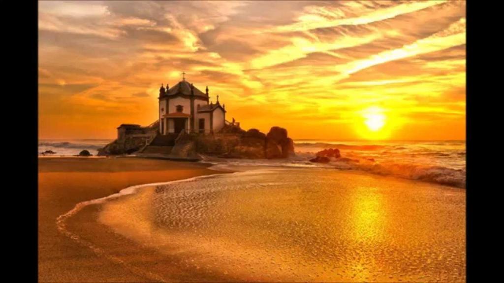 Oporto Beach Avenida Princípe Perfeito 135 1º esq, 4405-593 Gulpilhares