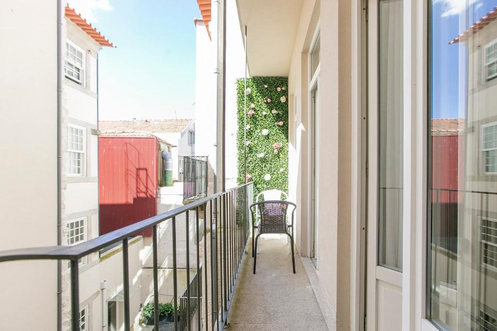 Oporto Flores Plaza by LovelyStay 172 Rua das Flores 2ºK, 4050-263 Porto