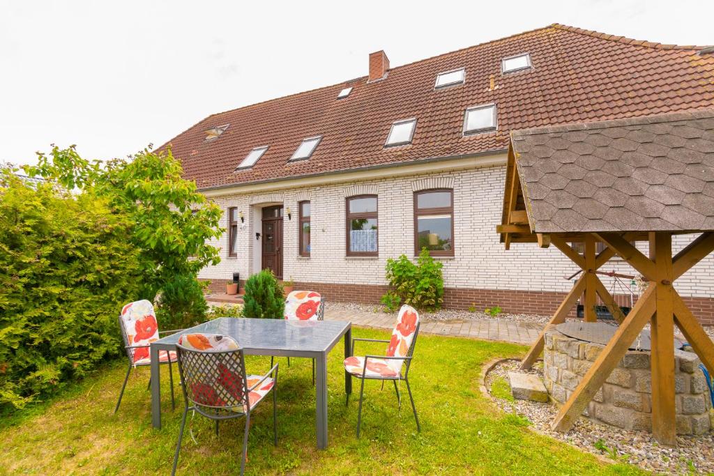 Ostsee Ferienwohnung Hummelhus 13 Rosenwinkel 1-6 & Haus waldweg1 & Haus Steinbeckerweg 14, 18107 Steinbeck