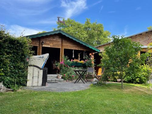 Ostsee Jägerhütte am Waldesrand