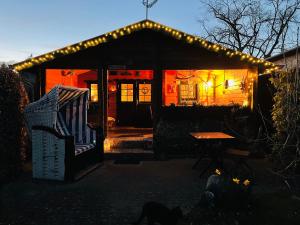 Ostsee Jägerhütte am Waldesrand