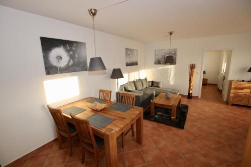 OSTSEEBAD KOSEROW FERIENWOHNUNG PUSTEBLUME, 2-4 Personen