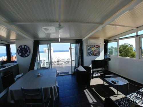 oura panoramic sea view roof top, Pisc, Plage 200m, strip
