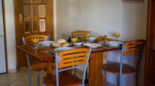 Oura Sunrise Apartment by Stay-ici, Algarve Holiday Rental