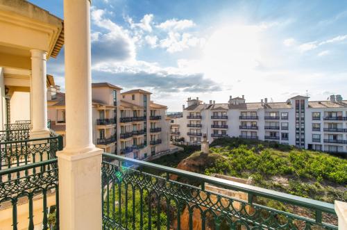 Oura Sunrise III Apartment by Stay-ici, Algarve Holiday Rental