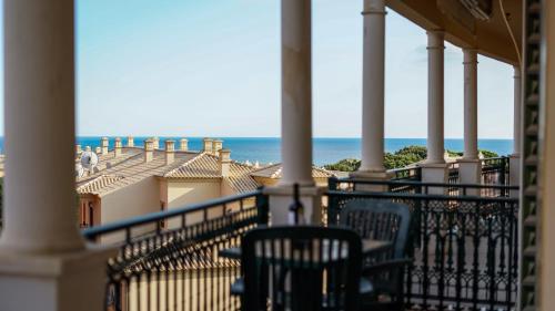 Oura Sunrise III Apartment by Stay-ici, Algarve Holiday Rental