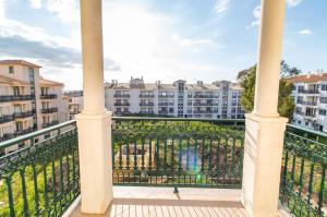 Oura Sunrise III Apartment by Stay-ici, Algarve Holiday Rental