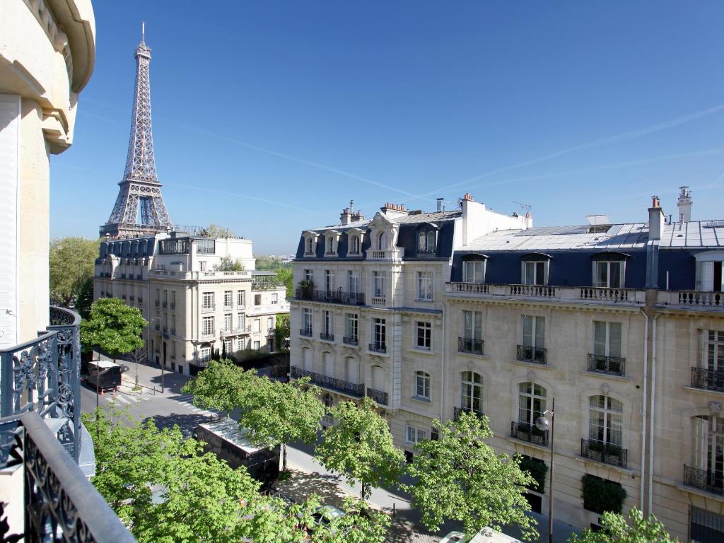 Appartement Outstanding 2 bedrooms with a terrific Eiffel Tower view 4ème Étage 34 Avenue Charles Floquet 75007 Paris