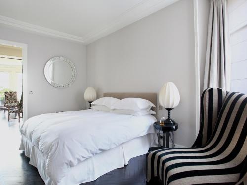 Outstanding 2 bedrooms with a terrific Eiffel Tower view