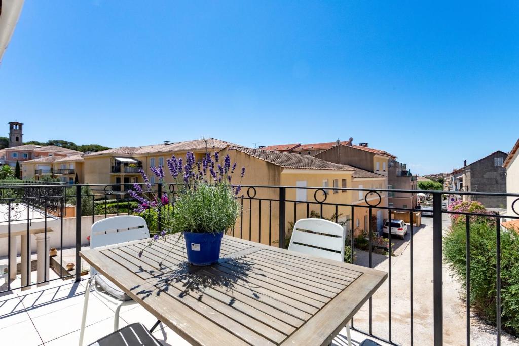 Appartement Outstanding AC 2 bedroom with terrace close to beaches - Dodo et Tartine 6, Rue de la Collinette 83320 Carqueiranne