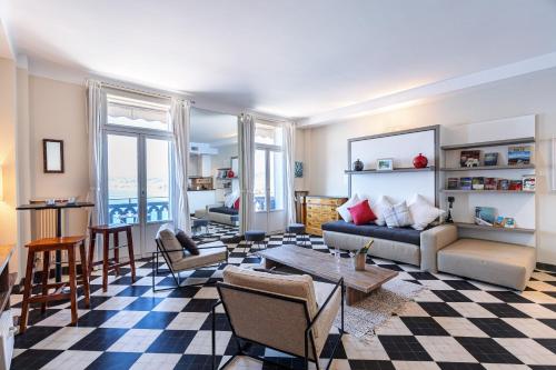 Outstanding View - Large 1 Bdr with AC