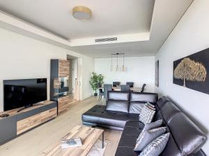 Over the Cliff Apartment by MHM