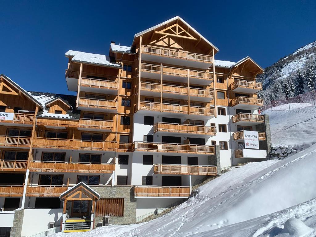 Appartement Oz sur son 31 Oz  en oisans station 38114 Oz