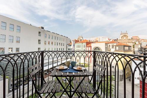 Palácio das Cardosas Studio by LovelyStay