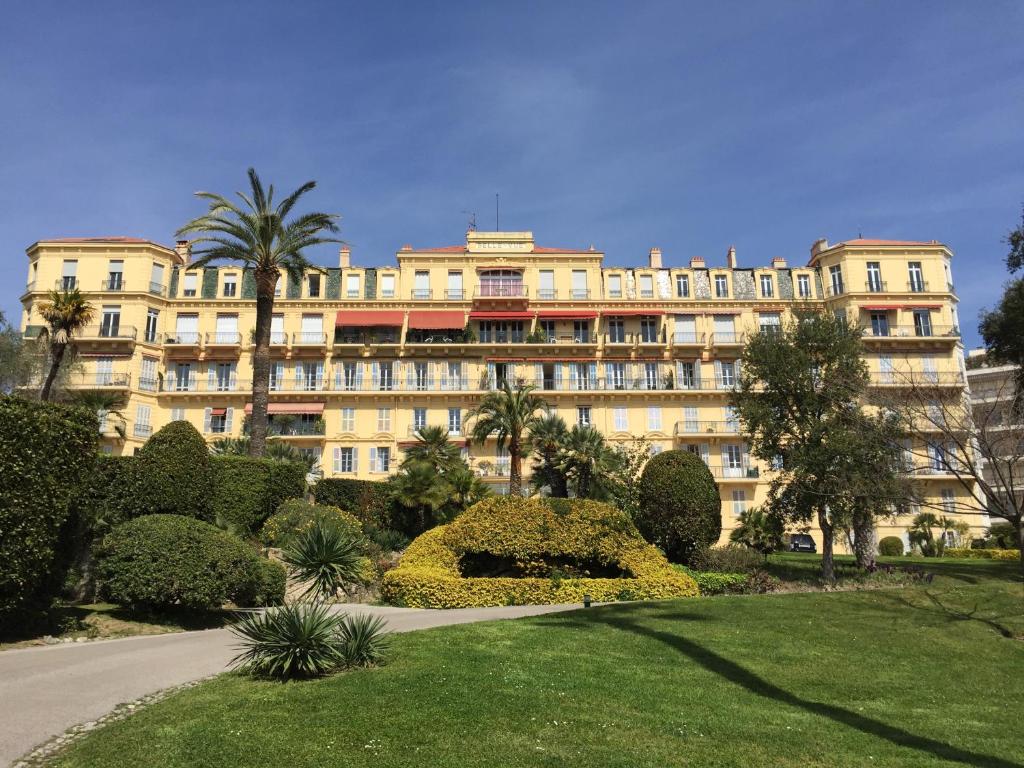 Appartement Palais Bellevue 11 Avenue Jean de Noailles 06400 Cannes