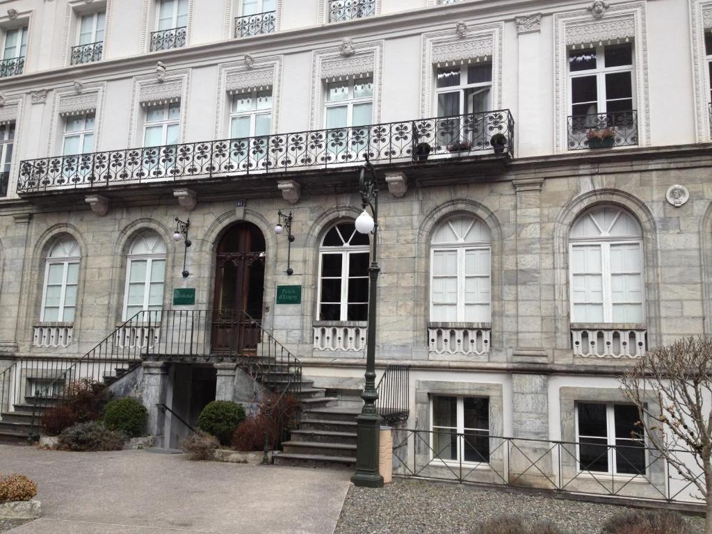 Appartement Palais D'Etigny 81 allées d'Etigny - Bagnères-de-Luchon 31110 Luchon