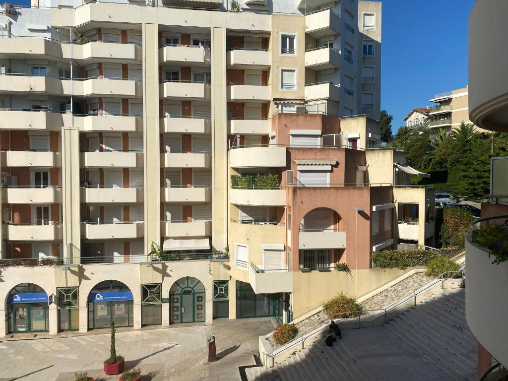 Palais des Arts, Proche Tram et Promenade 144 Rue de France, 06000 Nice