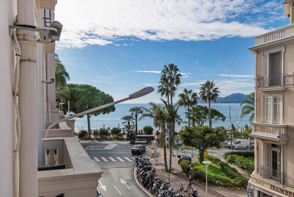 Palais Miramar - Suite & A18 - Vue Mer - Croisette Emplacement Unique - 20M Plage - WIFI - Clim 65 Boulevard de la Croisette, 06400 Cannes