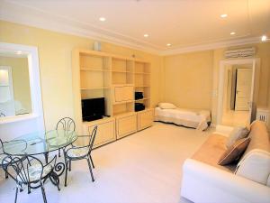 Palais Miramar - Suite & A18 - Vue Mer - Croisette Emplacement Unique - 20M Plage - WIFI - Clim