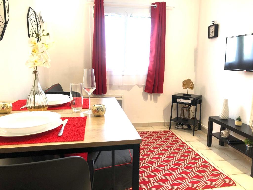 Palais Miramar - Suite Blue Room - Vue Mer -Croisette Emplacement Unique - 20M Plage - WIFI - Clim