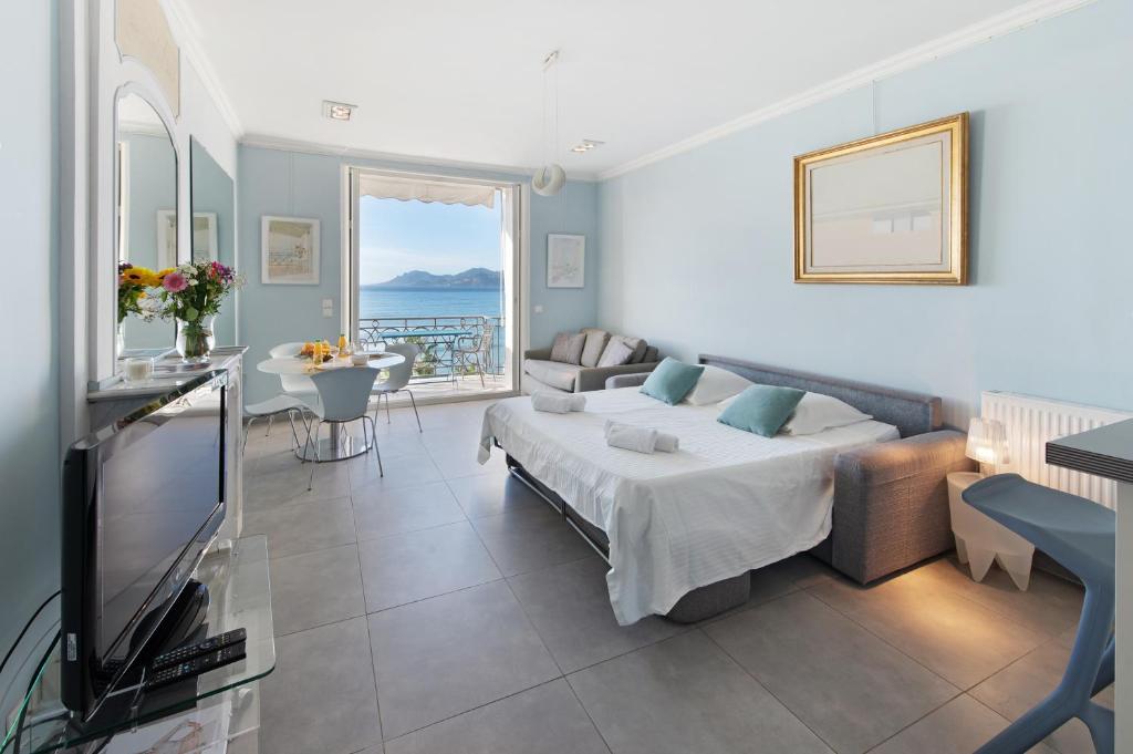 Palais Miramar - Suite Blue Room - Vue Mer -Croisette Emplacement Unique - 20M Plage - WIFI - Clim 503 65 Boulevard de la Croisette, 06400 Cannes