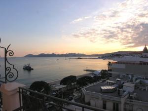 Palais Miramar - Suite & G17 - Vue Mer - Croisette Emplacement Unique -20 Plage - WIFI - Clim