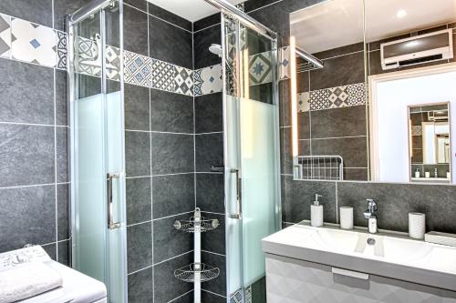 PALM BEACH, enchanting sea view and beach access