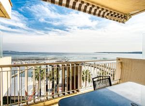 PALM BEACH, enchanting sea view and beach access