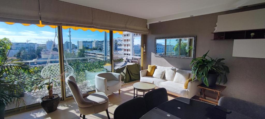 Palm Beach see view 2 bedrooms Avenue des Hespérides, 06400 Cannes