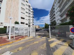 Palm Paradise, by Welcome to Cannes
