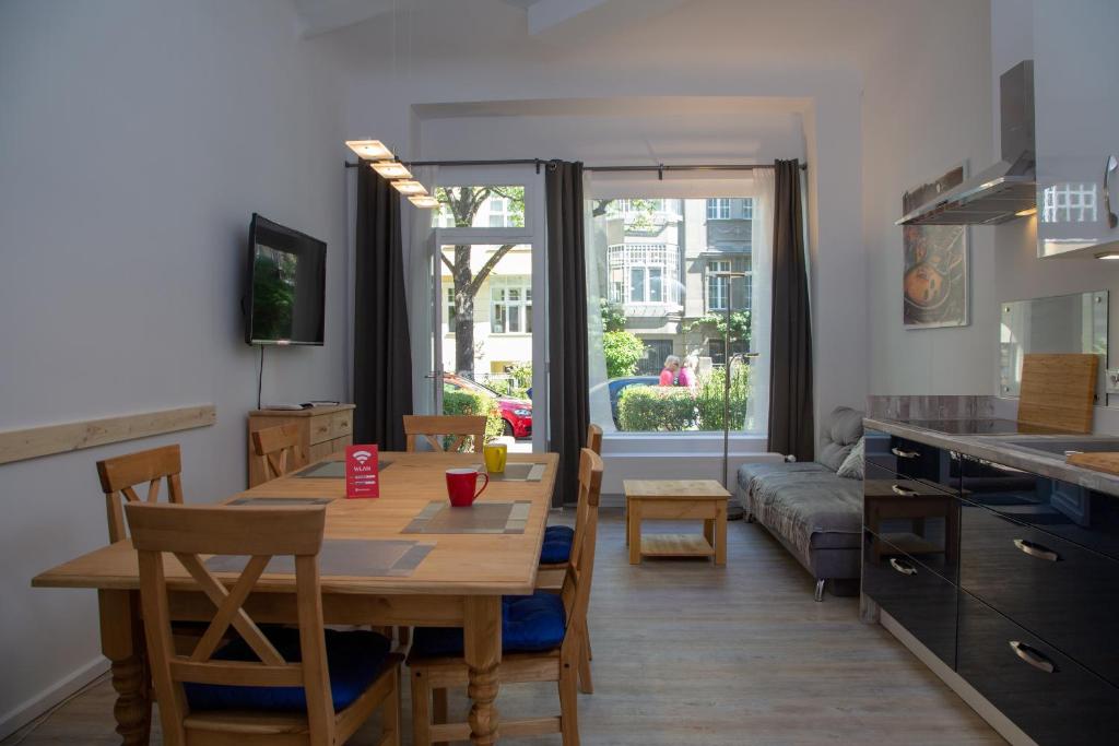 Pandoras home Stubenrauchstraße 70, 12161 Berlin