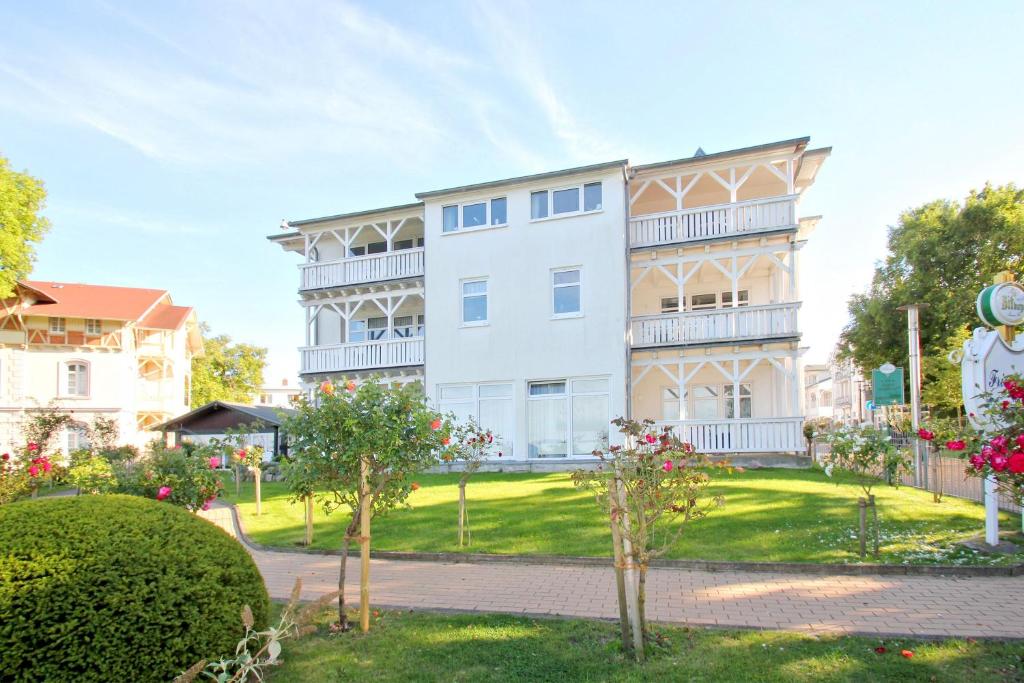 Appartement Panorama Appartement FeWo 11 , Meerblick, inklusive Sauna und Schwimmbadnutzung im AHOI Sellin Waldstraße 7 18586 Göhren