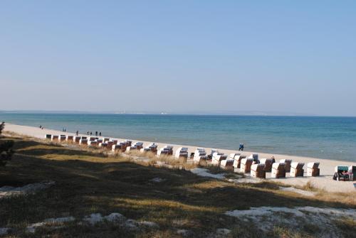Panorama-Meerblick in der Villa Atlantic mit Strandkorb am Strand