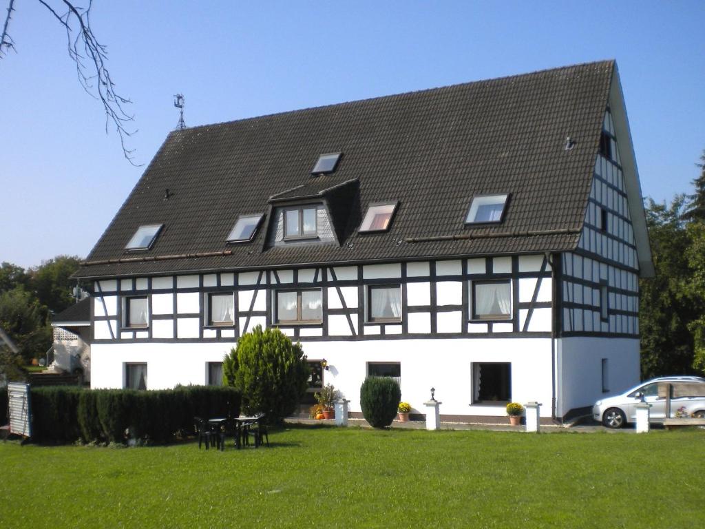 Appartement Panoramic view Apartment in Attendorn Silbecke with Garden  57439 Attendorn