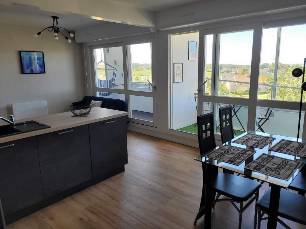 Appartement Paradise, avec loggias et vue mer batiment 20, 4ème étage 20 Quai Ouest 14470 Courseulles-sur-Mer