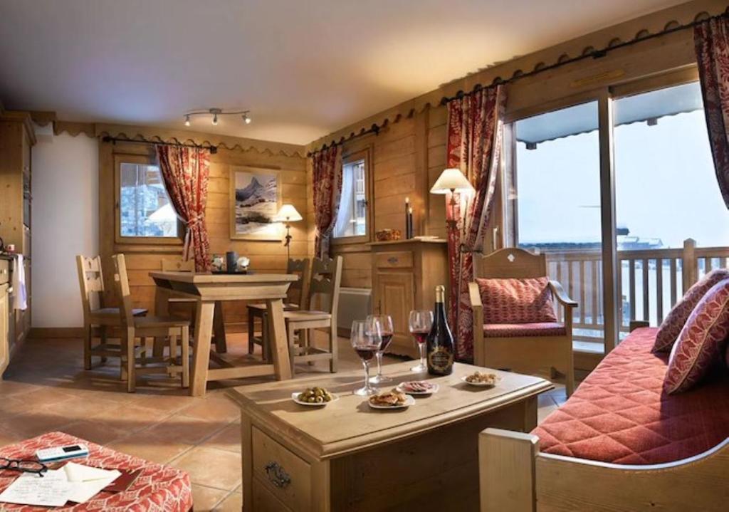 PARADISKI-BELLE PLAGNE, Altitude 2050m, APPART skis aux pieds 4 personnes 73210 La Plagne Tarentaise