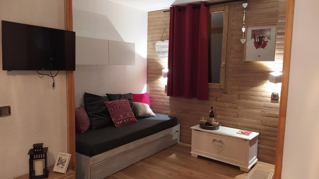 PARADISKI-BELLE PLAGNE, Altitude 2050m, APPART skis aux pieds 4 personnes RESIDENCE AGATE N°229 BELLE PLAGNE, 73210 La Plagne Tarentaise
