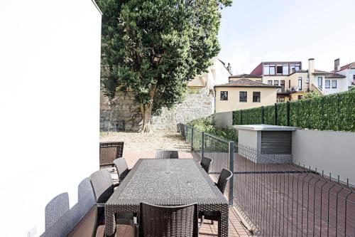 Paraíso -1B w/ AC & Patio by LovelyStay