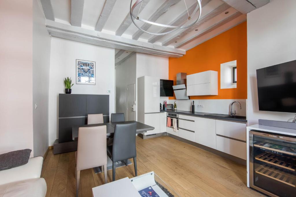 PARENTHESE LOVE : Amour & Tentation - Suite Jacuzzi SPA - Proche Orly/Paris 91620 La Ville-du-Bois