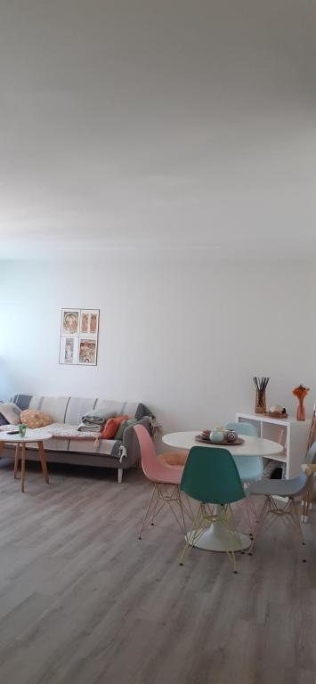 Appartement Paris 20e - F1 de 38 m2 Porte des Lilas/Bagnolet 3 Bis Place de l'Adjudant Vincenot 75020 Paris