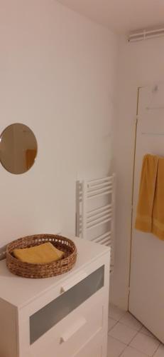 Paris 20e - F1 de 38 m2 Porte des Lilas/Bagnolet
