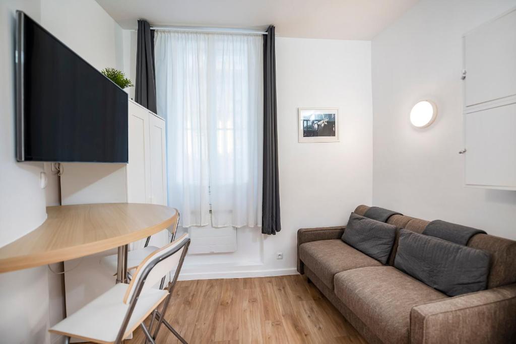 Appartement Paris 5e entre Notre Dame & Pantheon 35 Boulevard Saint-Michel 75005 Paris