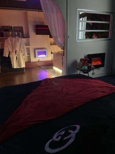 Paris 9 Love Room Jacuzzi