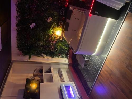 Paris 9 Love Room Jacuzzi