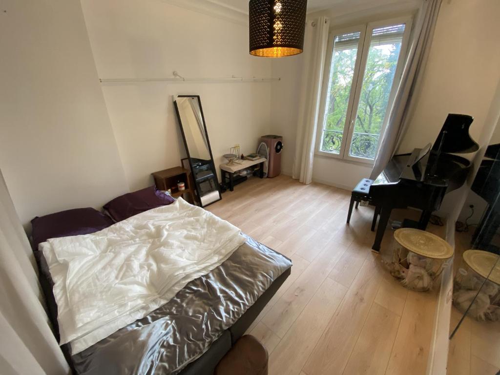 Appartement Paris: agréable chambre d’un grand créateur 2éme étage 58 Rue Damesme 75013 Paris