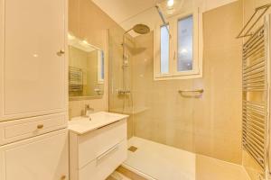 PARIS Arc de Triomphe Charmant Appartement Rénové