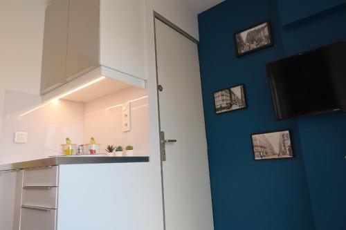Paris - coeur Batignolles - Studette 10 m2 - near Champs Elysées & Montmartre & Dpt stores