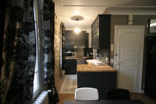 Paris Interiors Rentals - Le Marais Archives 2 Bdr
